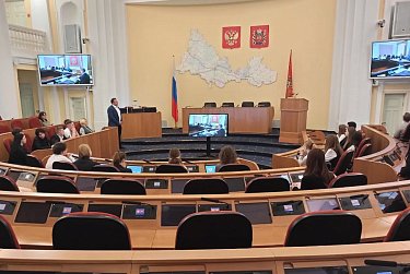 Студенты ОГУ – на экскурсии в областном парламенте